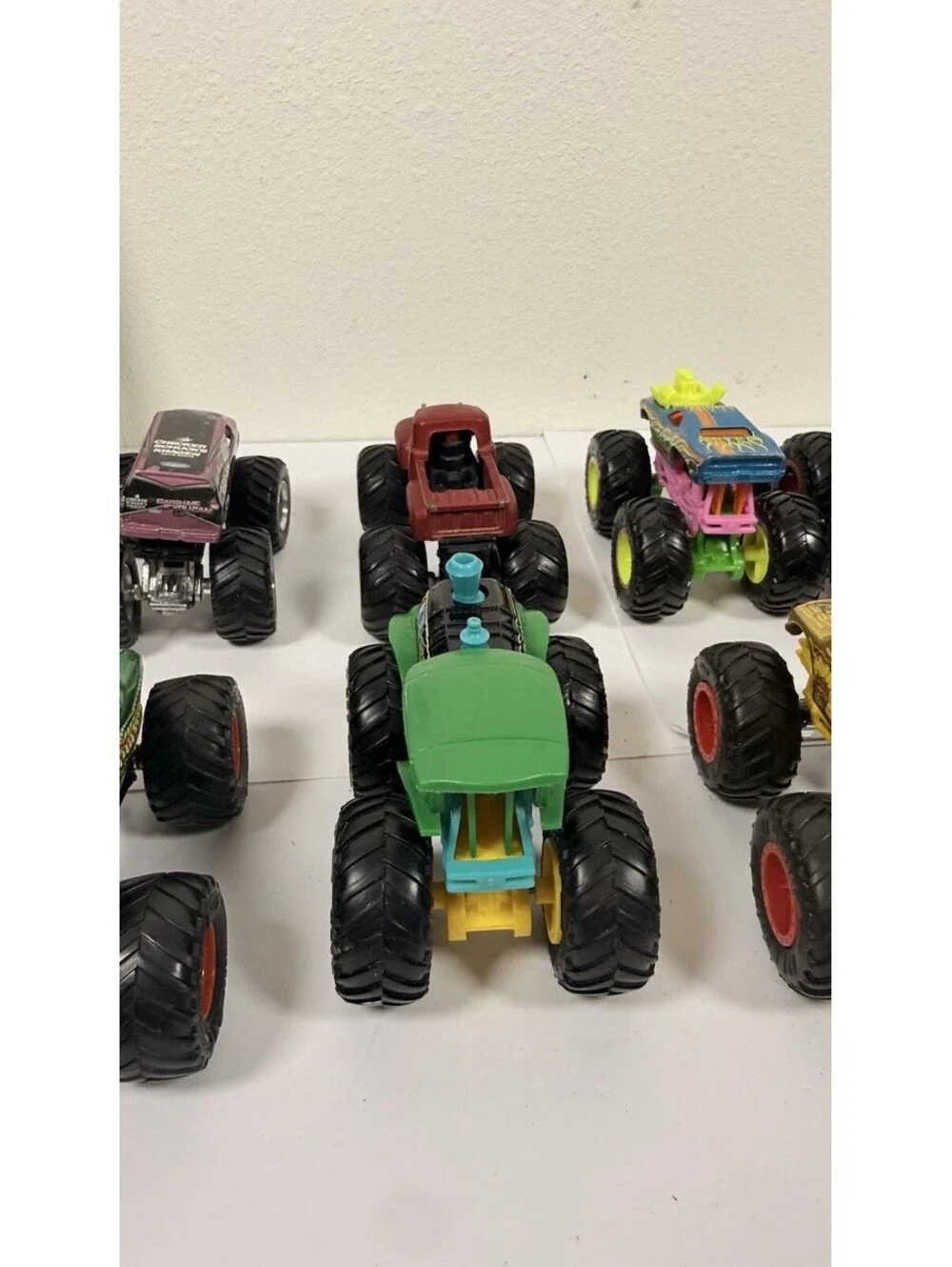 Monster Jam  Monster Trucks Lot of 8 (Scale 1:64)